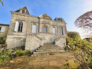 Château viticole avec potentiel de développement proche de Bordeaux