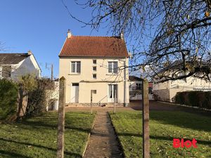 A VENDRE chez BLOT Maison à LE RHEU 4 chambres 74m2 Terrain 603m2 Ouest Dépendance et gara