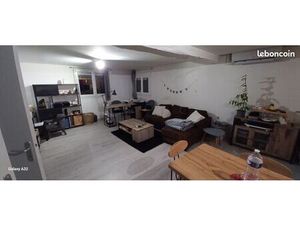 T2 au centre-ville de Donnery  immeuble au calme  toutes charges comprises  Wifi