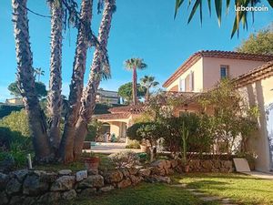 Villa d'architecte 200 m2 + 150 m2 sous sol / garage terrain1500m2