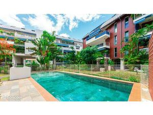 T2 Meublé Haut de Gamme – Résidence Prestige avec Piscine & Garage – Saint-Denis