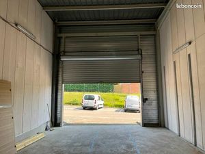 Loue boxe à l’intérieur d’un espace sécurisé