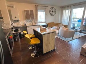 Beau T3 non meublé + garage Bron