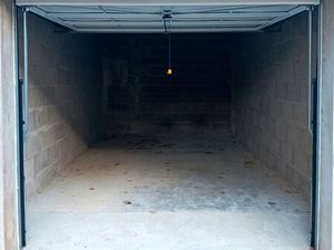 Garage / Box de stockage / Parking sur Angoulême (gare / centre-ville) à louer