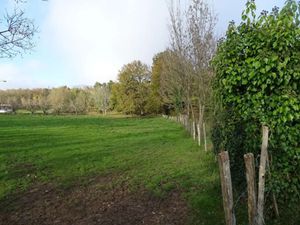 Vente terrain 2380 m² à Douzillac (24190)  33 500 €
