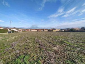 Vente terrain 611 m² à Les Pradeaux (63500)  59 500 €