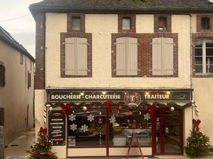 Immeuble de rapport idéalement situé au coeur d'Aillant-sur-T