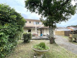 Ensemble immobilier centre de Petit Piquey