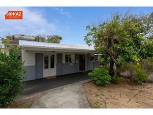 A Terre Sainte  SAINT-PIERRE  F4 proche de la petite plage