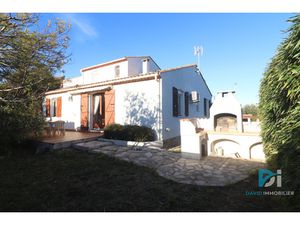 MONTBLANC  villa avec jardin et garage.