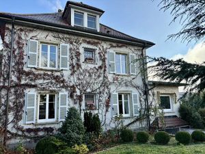 BEL APPARTEMENT QUATRE PIECES AVEC JARDIN