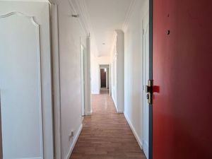 T4 rénové avec 3 chambres à 7mn à pied du RER C