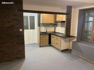 Loue T1 au centre de Buxy -