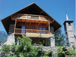 Loue maison restaurée  solaire en meublée