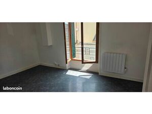 F2 de 25m2 Etrechy Centre Ville