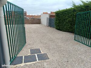 Stationnement sécurisé (cour) Hazebrouck