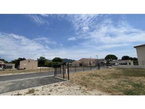 Vente terrain 594 m² à Violès (84150)  110 000 €