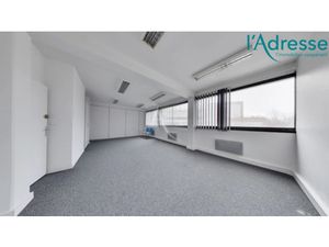 Vente locaux professionnels 8 pièces 200.38 m² à Noisy-le-Grand (93160)  336 000 €