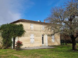 A vendre maison à remettre au goût du jour avec jardin