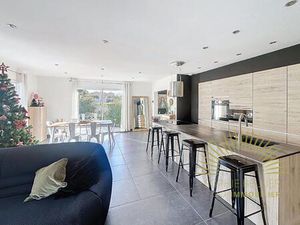 Jolie Maison De 130 M2 Avec 4 Chambres  Piscine Et Grand Garage