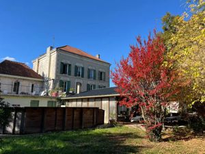 Vente locaux professionnels 930 m² à Saint-Aigulin (17360)  360 000 €