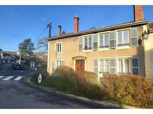 Maison de village - 9 pièces - 257m2 - Possibilité 3 lots d'habitations.