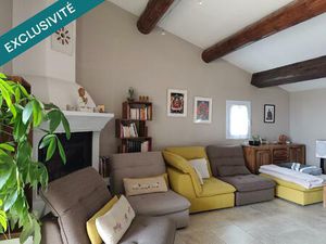 Caseneuve  spacieuse maison de village entièrement rénovée.