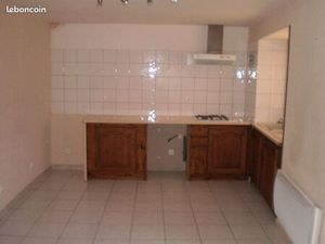 Jolie t2 duplex idealement situe centre ville caussade
