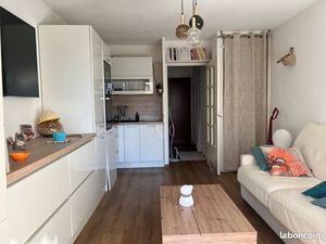 Studio avec terrasse et stationnement