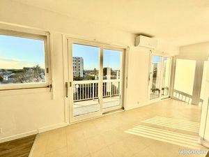 Châteauroux Studio centre-ville 27m2  balcon 8m2  4ème et dernier étage  ascenseur  449 CC