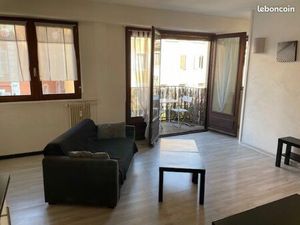 Grand studio meublée avec coin chambre