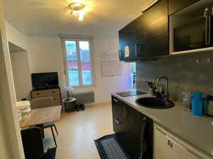 Appartement studio meublé 25m2 - balcon et place parking privée - proche frontière Suisse