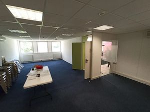 Location locaux professionnels 682 m² à Panazol (87350)  5 500 €