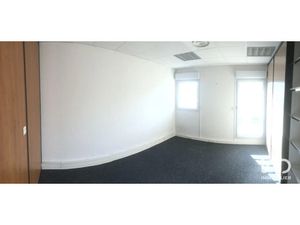 Location locaux professionnels 99 m² à Les milles (13290)  1 558 €