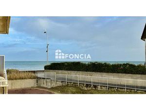 COURSEULLES SUR MER - T2 d’environ 34 m² – Balcon vue mer – Accès direct plage – Ascenseur