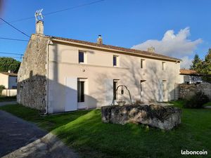 Maison charentaise proche toutes commodités Corme-Royal 17600-libre de suite