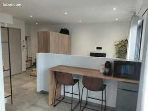 A louer T1 meublé à l'année - Bord de mer