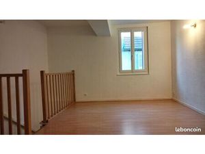 Location appartement 71 m2 en duplex (centre de Chaussin)