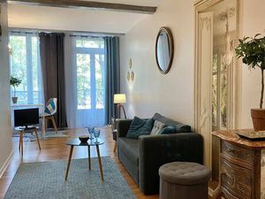 F2 meublé 56 m² en duplex avec balcon. Tram  bus et commerces à proximité