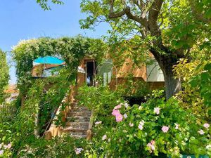 Maison de hameau avec jardin et parcelles constructibles proche Roussillon