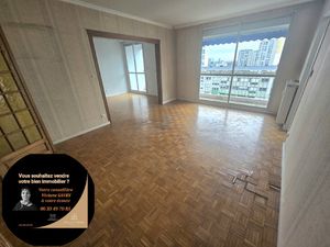 Appartement 80m2 dernier étage avec balcon  place de parking