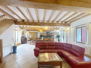 Corps de Ferme rénové T12 d'environ 310 m2 avec dépendance d