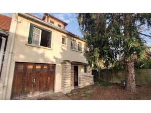 Maison À Vendre entièrement a rénové avec un bel emplacement