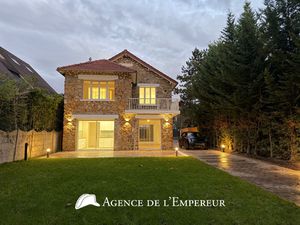 Maison familiale 5 chambres - jardin - 3 box - Rueil Malmais