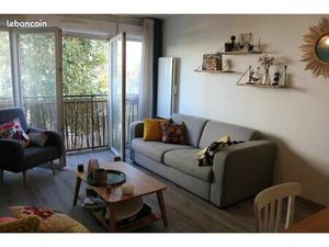 Appartement T2 meublé 41m² quartier Chartrons avec garage et piscine