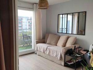 Loue studio refait à neuf avec balcon