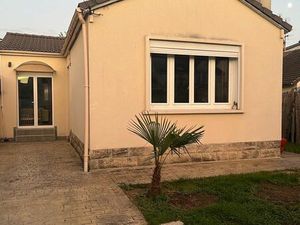 Maison individuelle F3 de plein pieds - grand jardin - à proximité de parcs et de la seine