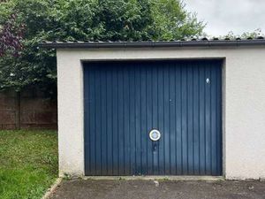 Location Garage box et parking à Rennes Brequigny (35000) : à louer / 15m² Rennes Brequign