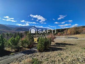 Terrain construcible et viabilisé avec vue panoramique.