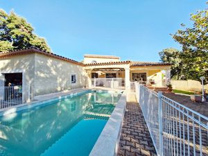 Villa 5 pièces de 169 m2 sur une parcelle arborée de 1000m2